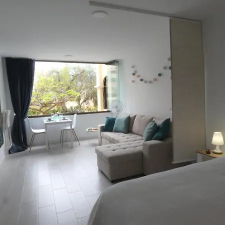 Sweet White In Arona Appartement